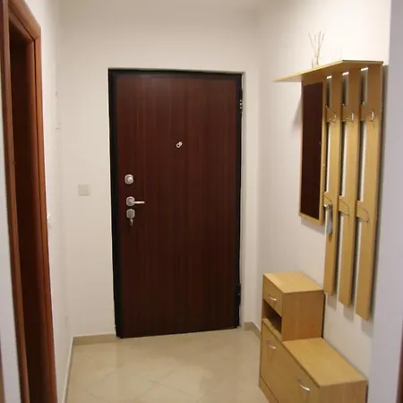 Pearl-free Parking ماكارسكا